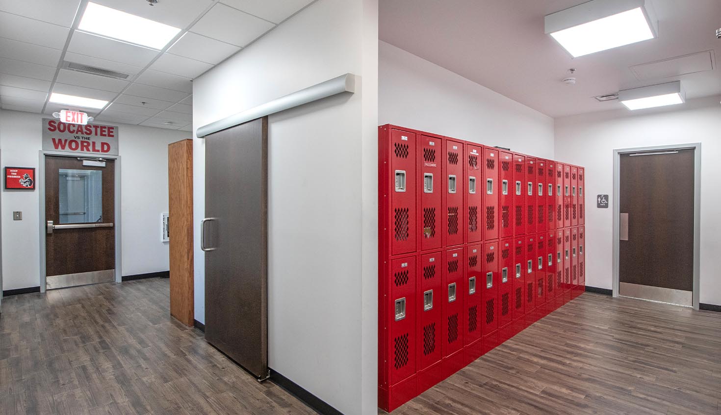 a room with a bunch of lockers in it