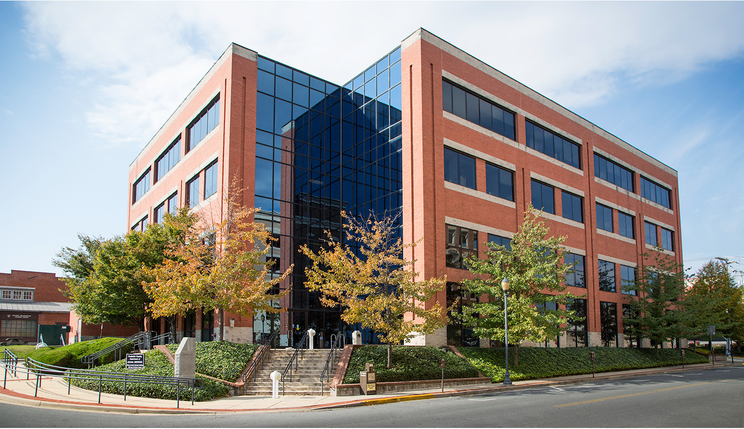 a large building with many windows on the side of it